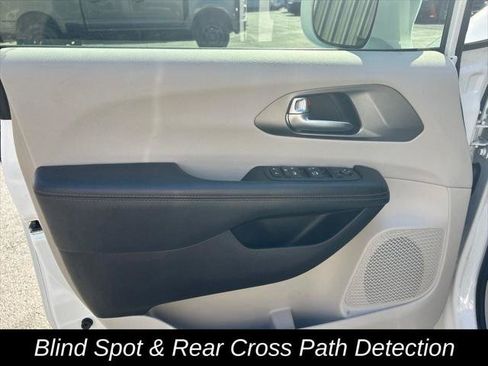Certified 2020 Chrysler Pacifica Touring FWD image 13
