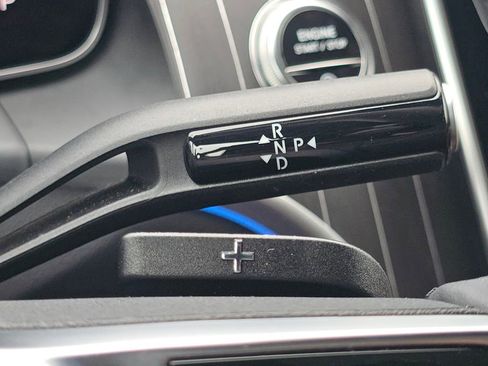 Used 2025 Mercedes-Benz GLC 300 4MATIC image 35