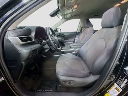 Used 2020 Toyota Highlander LE FWD image 23