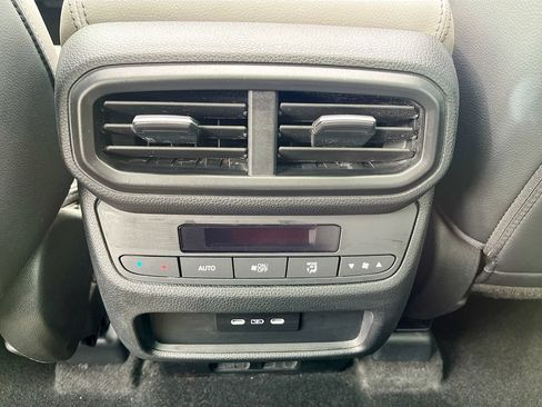 Used 2025 Honda Pilot Touring image 26
