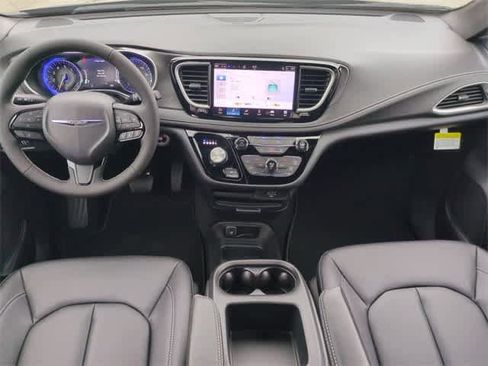 New 2026 Chrysler Pacifica Select w/ S Appearance Package image 16