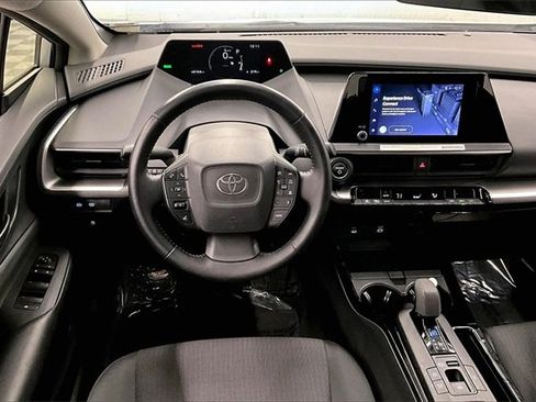 Used 2024 Toyota Prius LE image 5