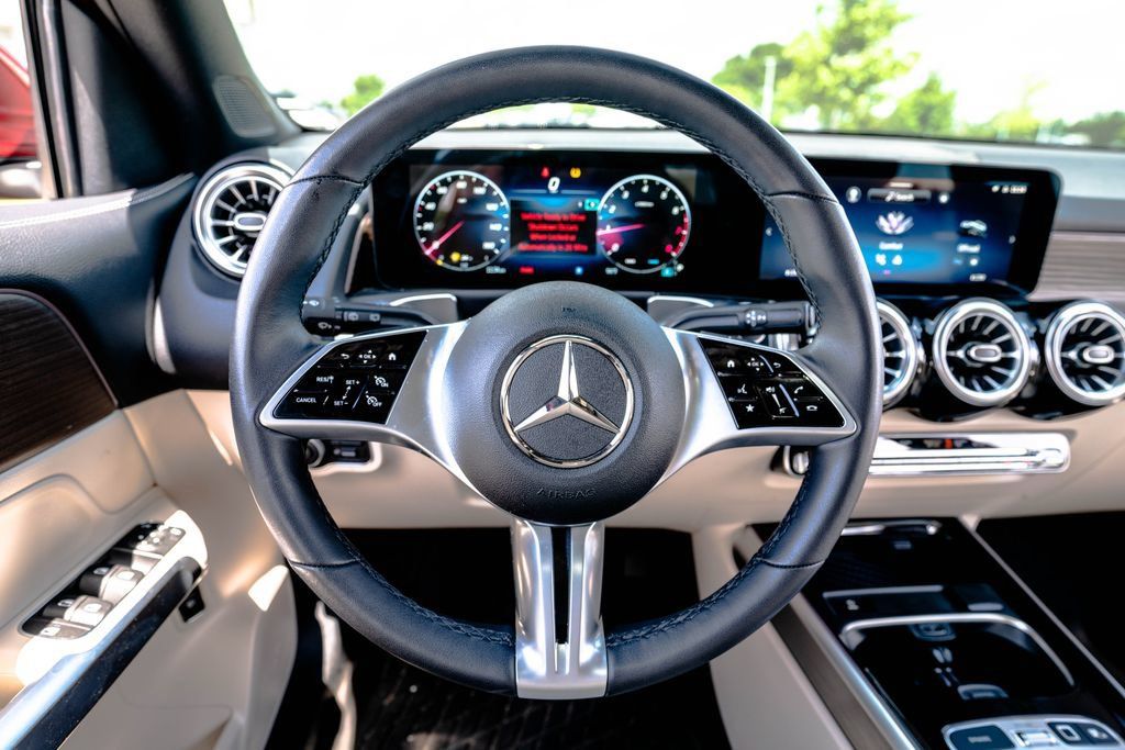 Used 2026 Mercedes-Benz GLB 250 4MATIC image 14