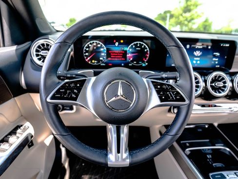 Used 2026 Mercedes-Benz GLB 250 4MATIC image 14