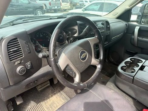 Used 2010 Chevrolet Silverado 2500 LT w/ Interior Plus Package AWD/4WD image 14