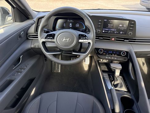 Used 2025 Hyundai Elantra Sport FWD image 16