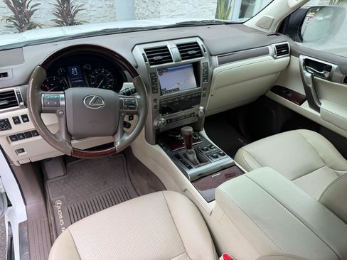 Used 2017 Lexus GX 460 Luxury w/ Preferred Accessory Package AWD/4WD image 25