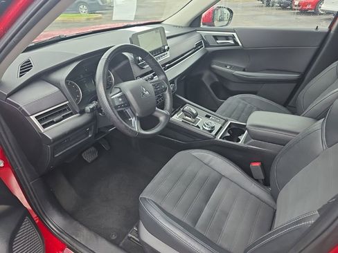 Used 2023 Mitsubishi Outlander SE AWD/4WD image 7
