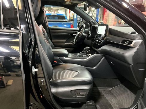 Used 2023 Toyota Highlander XSE image 8
