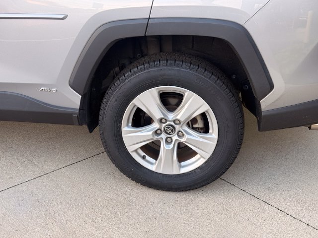 Used 2021 Toyota RAV4 XLE w/ XLE Grade Weather Package AWD/4WD image 5
