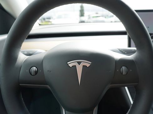 Used 2021 Tesla Model Y Long Range image 23