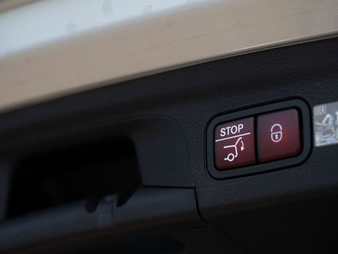 Used 2025 Mercedes-Benz GLE 350 4MATIC image 18