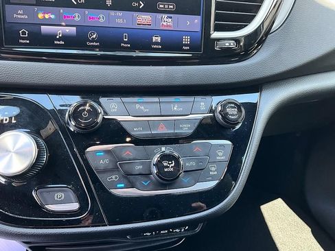 Used 2025 Chrysler Pacifica Select FWD image 22