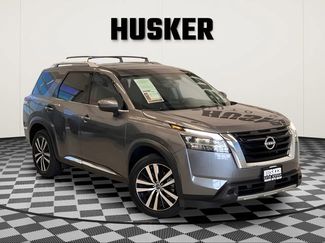 Used 2023 Nissan Pathfinder Platinum AWD/4WD video 1