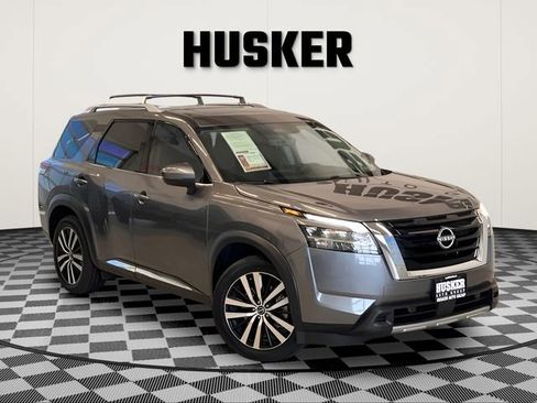 Used 2023 Nissan Pathfinder Platinum AWD/4WD image 1