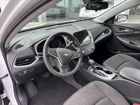 Used 2024 Chevrolet Malibu LS w/ Driver Confidence Package image 9