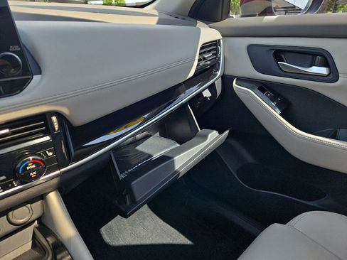 Certified 2023 Nissan Rogue SL w/ SL Premium Package FWD image 38