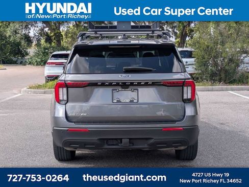 Used 2025 Ford Explorer Active RWD image 4