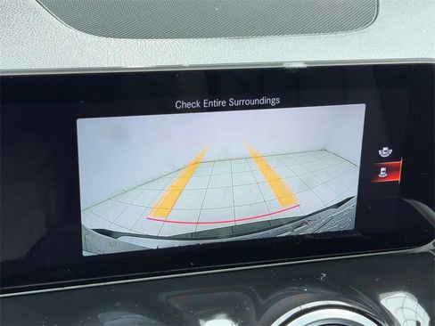 Used 2021 Mercedes-Benz GLB 250 w/ Premium Package image 23