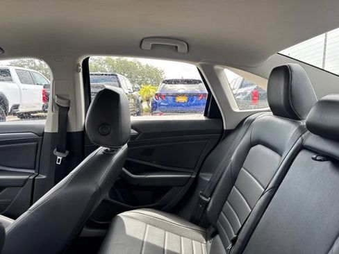 Used 2024 Volkswagen Jetta SE FWD image 19