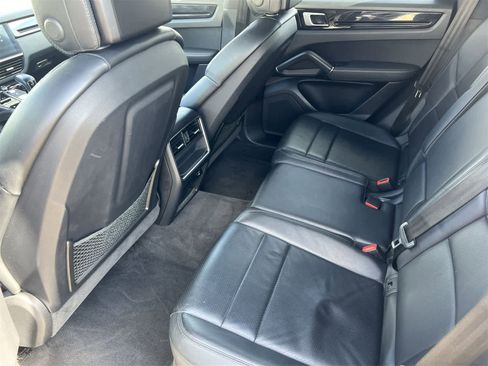 Used 2019 Porsche Cayenne image 19