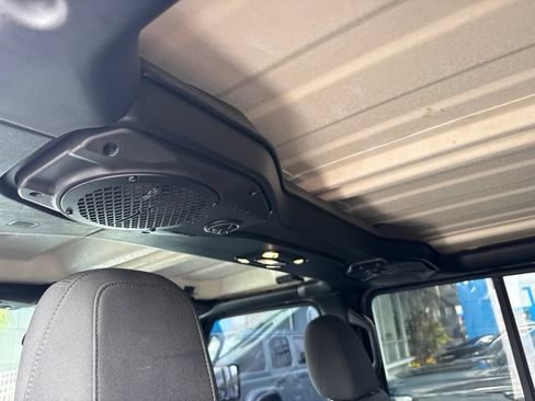 Used 2020 Jeep Gladiator Sport w/ Quick Order Package 24S AWD/4WD image 10