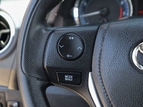 Used 2019 Toyota Corolla LE w/ Carpet Mat Package (TMS) FWD image 22