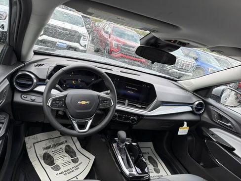 New 2026 Chevrolet Trax LT w/ LT Convenience Package FWD image 14