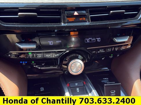 Used 2024 Acura MDX SH-AWD w/ Advance Package image 16
