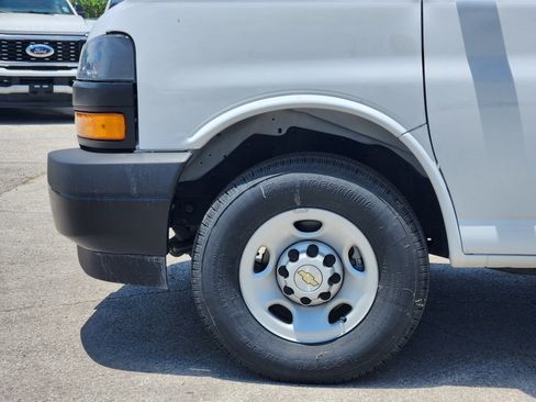 New 2026 Chevrolet Express 2500 Extended RWD image 8