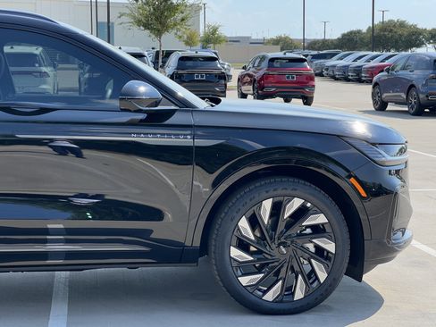 New 2025 Lincoln Nautilus Reserve w/ Jet Appearance Package image 12