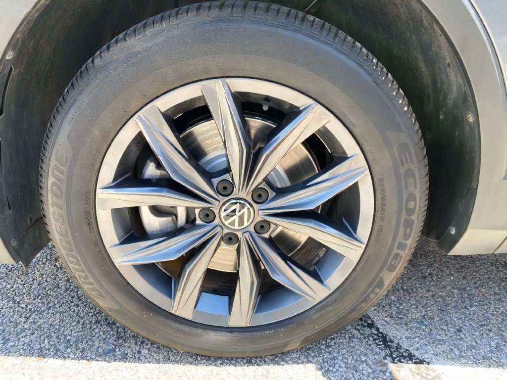 Used 2023 Volkswagen Tiguan SE w/ Panoramic Sunroof Package AWD/4WD image 25