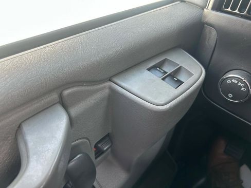 Used 2016 Chevrolet Express 2500 RWD image 16