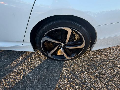 Used 2018 Honda Accord Sport image 9