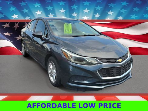 Used 2018 Chevrolet Cruze LT FWD image 1