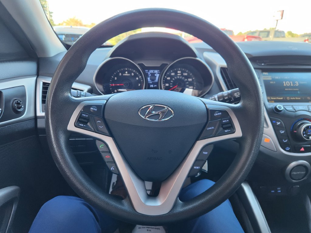 Used 2016 Hyundai Veloster FWD image 20