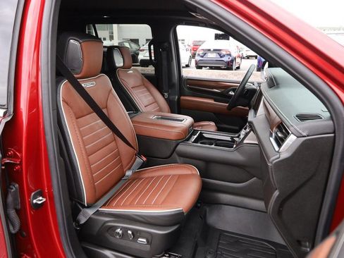 Used 2024 GMC Yukon Denali Ultimate AWD/4WD image 44