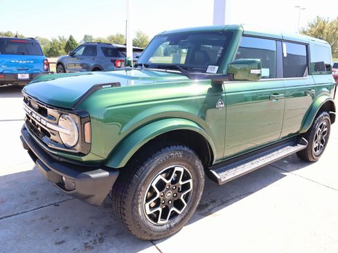 New 2025 Ford Bronco Outer Banks image 11
