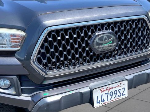 Used 2018 Toyota Tacoma TRD Off-Road AWD/4WD image 28