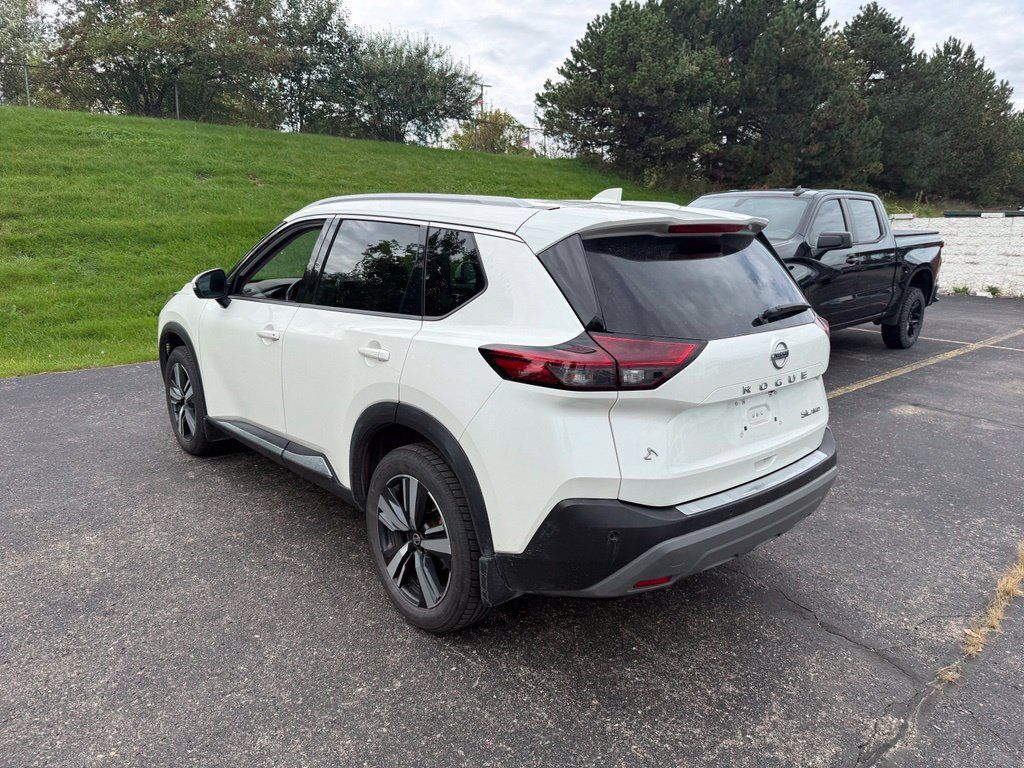 Used 2021 Nissan Rogue SL AWD/4WD image 2