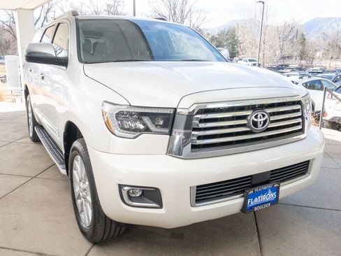 Used 2018 Toyota Sequoia Platinum image 2