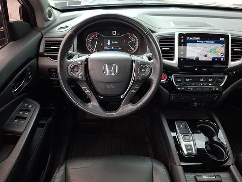 Used 2017 Honda Pilot Touring image 16