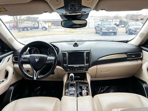 Used 2018 Maserati Levante GranLusso AWD/4WD image 14