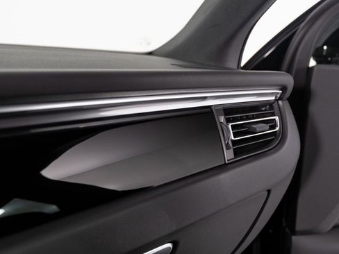 New 2026 Porsche Macan image 36