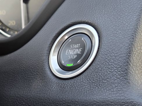 Used 2022 Cadillac XT4 Luxury w/ Cold Weather Package image 23