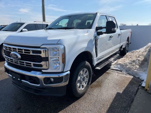 Used 2024 Ford F350 XLT image 2