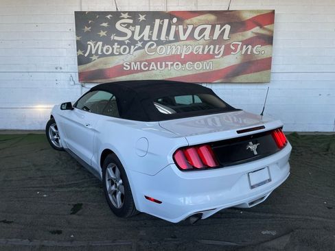 Used 2015 Ford Mustang Convertible image 4