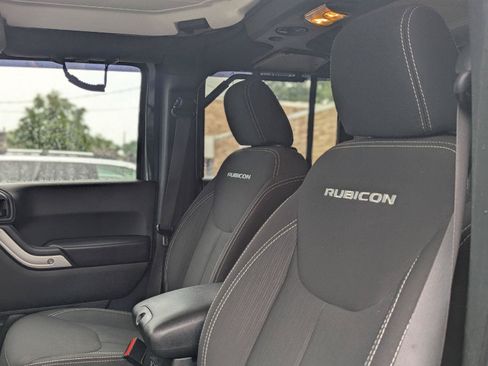 Used 2017 Jeep Wrangler Unlimited Rubicon w/ Connectivity Group AWD/4WD image 31
