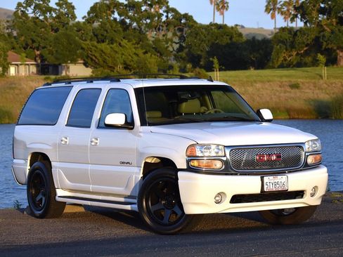 Used 2006 GMC Yukon XL Denali AWD/4WD image 1