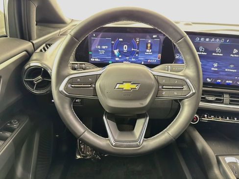 Used 2025 Chevrolet Equinox EV LT w/ Comfort Package FWD image 11